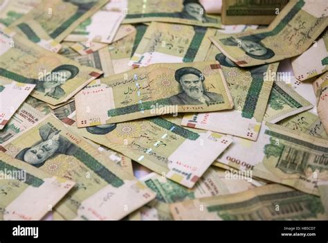 Pile of Iranian Rial banknotes Stock Photo - Alamy