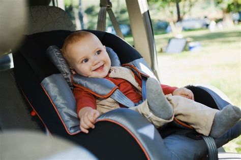 Como instalar a cadeirinha do bebê no carro