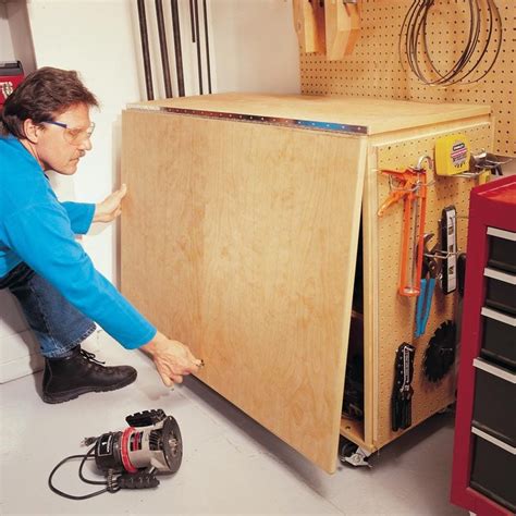 Folding Workbench (DIY)