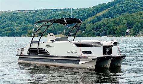 300HP Pontoon Boat Rental | Lake Life Boat Rentals