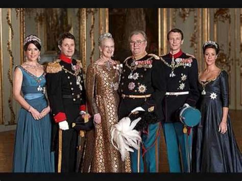 Official portraits of the Danish royal family - YouTube