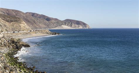 Tar Balls Wash Ashore 2 Beaches In LA - CBS Los Angeles