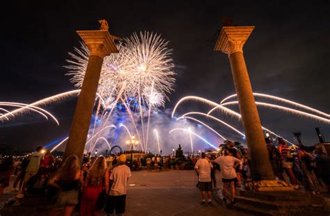 Epcot Report: Fireworks & Crowds Return! - Disney Tourist Blog