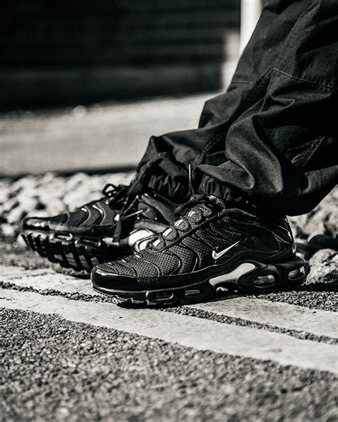 Nike Air Max Plus Black 2022 - The Drop Date