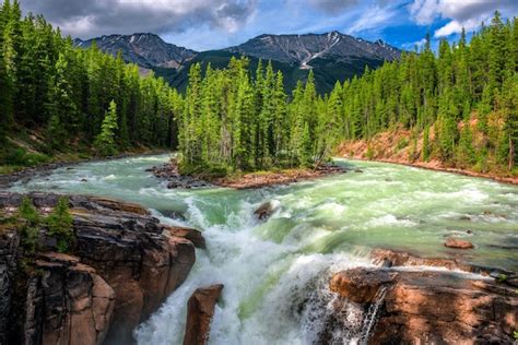 Premium Photo | Sunwapta falls in jasper national park canada