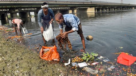 Yamuna pollution levels bounce past limit again | Latest News Delhi ...