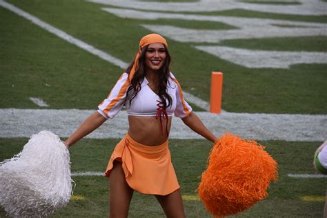 Tampa Bay Buccaneers Cheerleaders Go Throwback With Creamsicle Uniforms ...