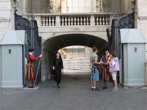 New Swiss Guards swear oath at Vatican ceremony