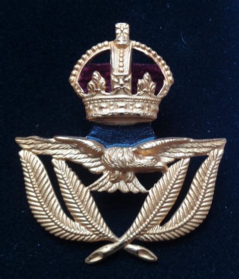 British: Royal Air Force Warrant Officer’s cap badge.Circa.1939/45 ...