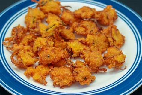 Pesarapappu Pakodi Recipe | How to make Moongdal Pakora - Chakris Kitchen