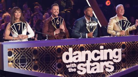 Dancing With The Stars Judges Are Getting Booed In Season 32, But ...