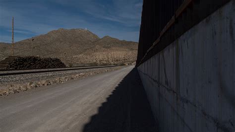 Pictures Falsely Claim Wall on Mexico-Guatemala Border | wfmynews2.com