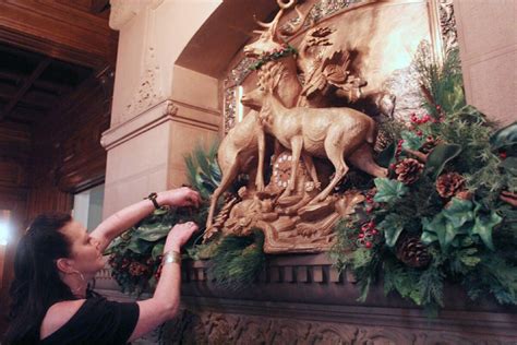 VIDEO: Langford decorator infuses Craigdarroch Castle with Christmas - Peninsula News Review