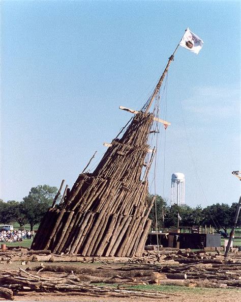 1994 Bonfire where the huge mass started leaning and nearly collapsed ...