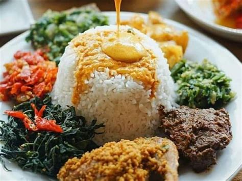 10 Lauk Nasi Padang Enak, Yang Mana Favoritmu?