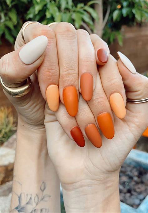 40 Beautiful Nail Design Ideas To Wear In Fall : Gradient pumpkin