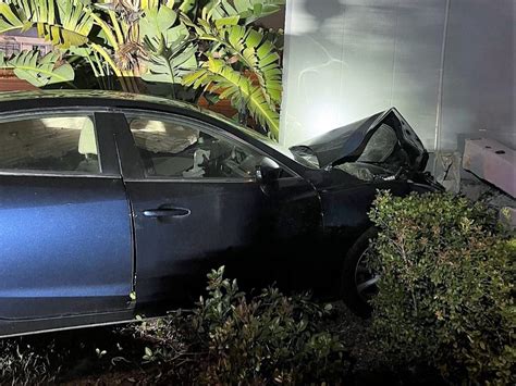 Car Rams Into Tampa Building; Driver Who Caused Crash Fled | Tampa, FL ...