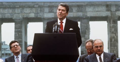 president-reagan-speaking-at-brandenburg-gate - Ronald Reagan Pictures ...