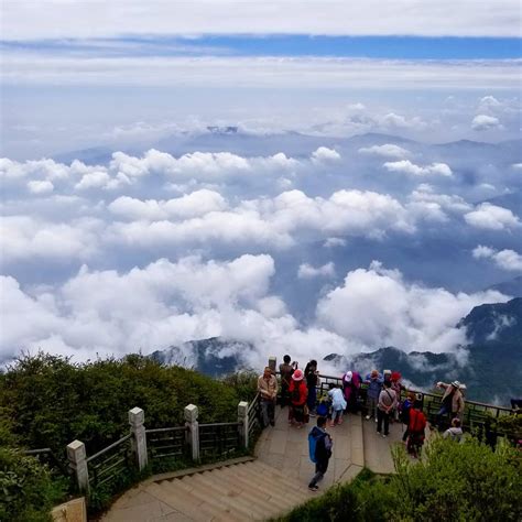 Mount Emei Golden Summit - China ChengDu Tours, Chengdu Panda Volunteer Program