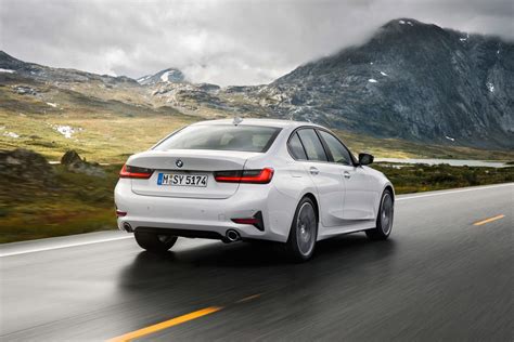 2019 BMW 3 Series hopes to be the sport sedan benchmark again - CNET