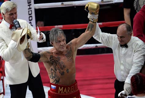 Mickey Rourke wins exhibition boxing match - CBS News