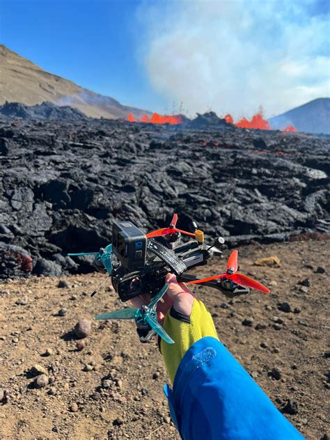 Pilot Risks His Drone Capturing Iceland’s New Volcanic Eruption | PetaPixel