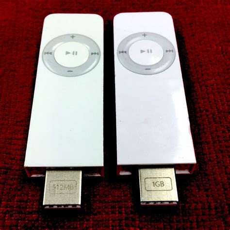 ต้องการขาย Apple iPod shuffle 1st Generation White (512 M และ 1 GB ...