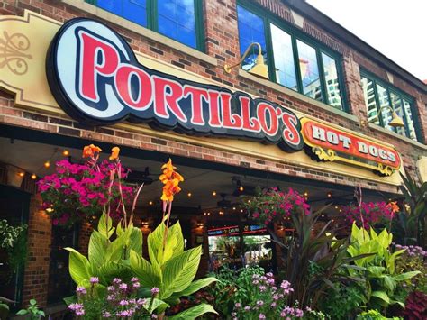 Chicago Eats: Portillo's - Tiplr