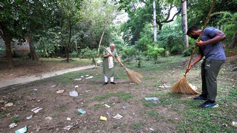 'Swachhata Hi Seva' campaign highlights: PM Modi, BJP leaders carry out cleanliness drive ...