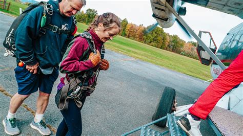 Our First Tandem Skydiving Experience - The Healthy Livin Travelers