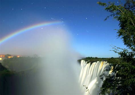 iT'S Me: kejadia alam Moonbows / Pelangi Bulan