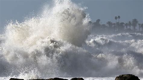 Massive waves forecast in California renew dangerous surf threat | Fox Weather