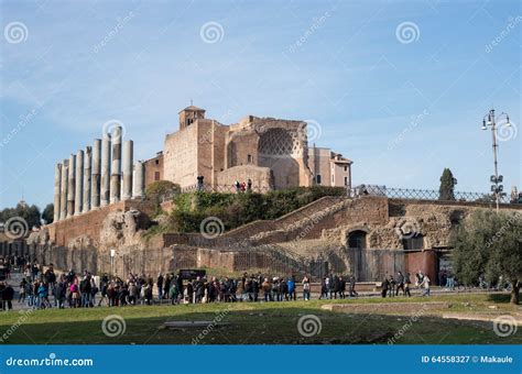 Ruins on the Palatine hill editorial photography. Image of rome - 64558327