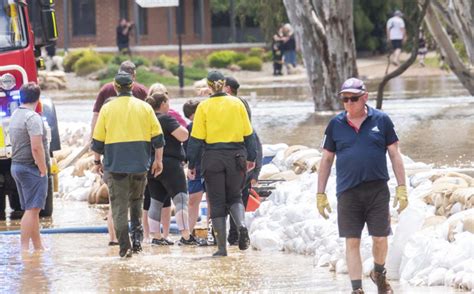 Victoria flooding crisis ongoing, water levels set to peak in the ...