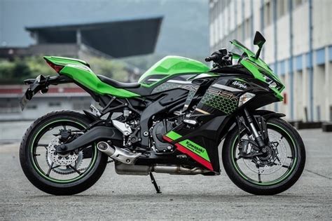 2020 KAWASAKI NINJA ZX-25R Review [With Test Ride Video] | Webike News