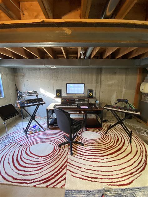 Basement dweller : MusicBattlestations