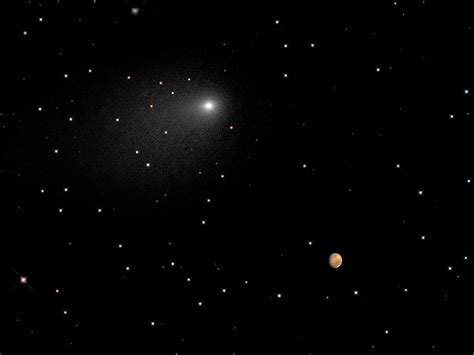 Wow! This Hubble Telescope Photo of Mars with a Comet Is Amazing | Space