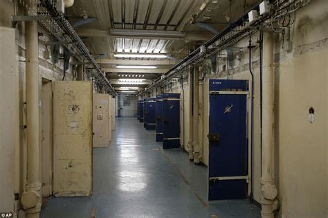 kmhouseindia: Paris's La Sante Prison closes its doors for a four year renovation