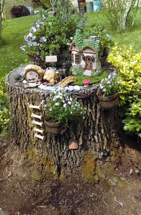 35 Inspiring Tree Stump Garden Decor Ideas - DigsDigs