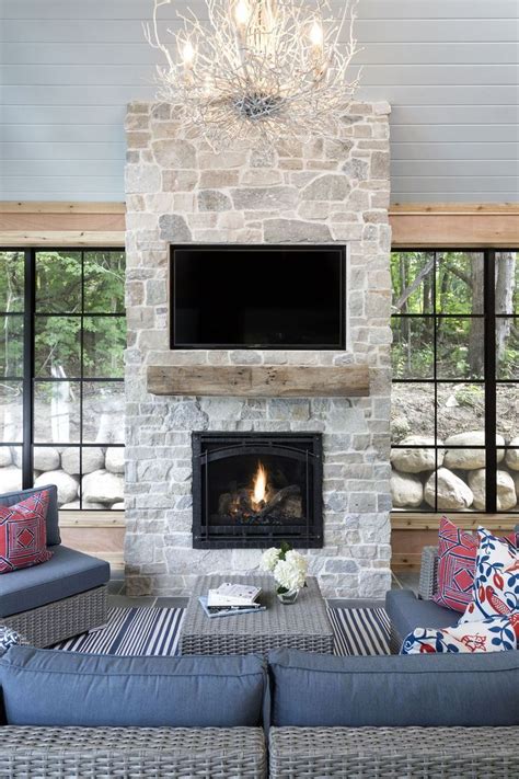 36 Beautiful Modern Farmhouse Fireplace Ideas You Must Have - HMDCRTN