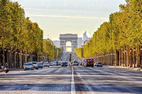 Découvrez les Champs-Élysées et l'Arc de triomphe à Paris! : Le Blog de New York Habitat