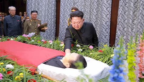 North Korean leader Kim Jong Un weeps at 'most trusted aide's' funeral | Daily Sabah