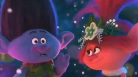 branch and poppy kiss in trolls holiday in harmony | spoilers - YouTube