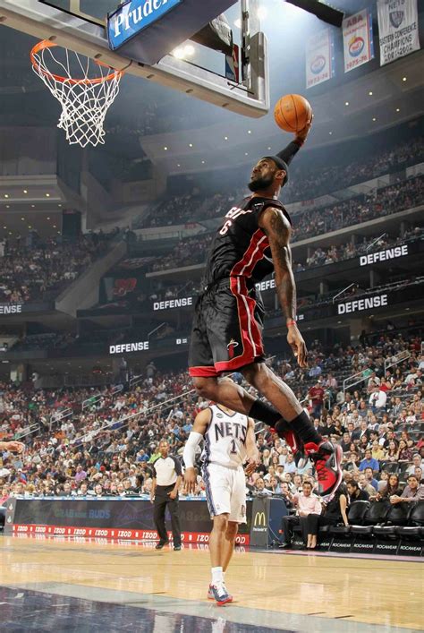 LeBron James Slam Dunk Wallpaper - WallpaperSafari