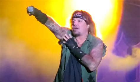 Watch VINCE NEIL Deliver His First Performance of 2023 By Butchering MOTLEY CRUE Classics In ...