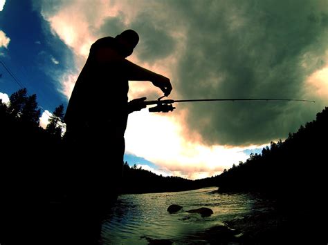 How to Set up a Fishing Pole - LiveOutdoors