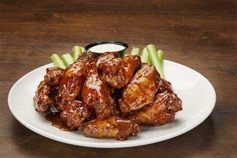 Football Season - The Best Excuse to Eat Wings! - dineSarasota