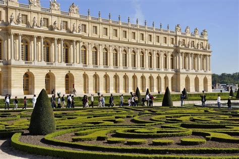 Baroque Buildings From the Age of Enlightenment | France attractions ...