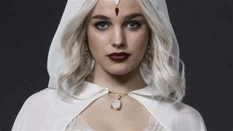 TITANS Season 4 Images Reveal First Full Look At Teagan Croft As White Raven