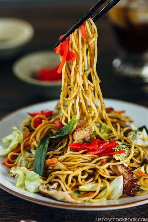 Yakisoba (Japanese Stir-Fried Noodles)(Video) 焼きそば | Recipe | Easy japanese recipes, Yakisoba ...